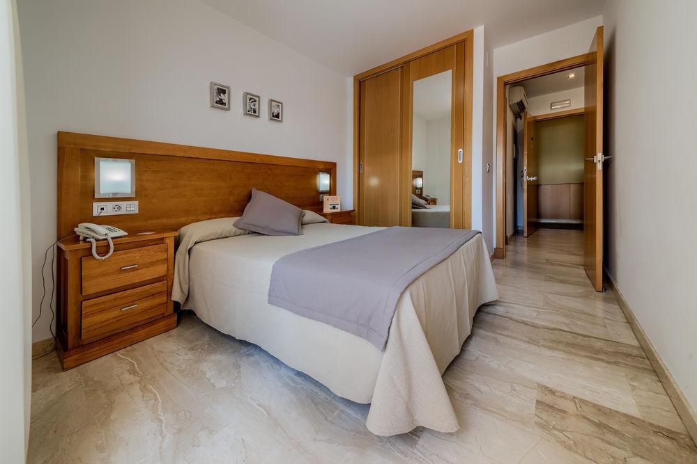 Hotel Apartamentos Loto Conil コニル・デ・ラ・フロンテラ エクステリア 写真