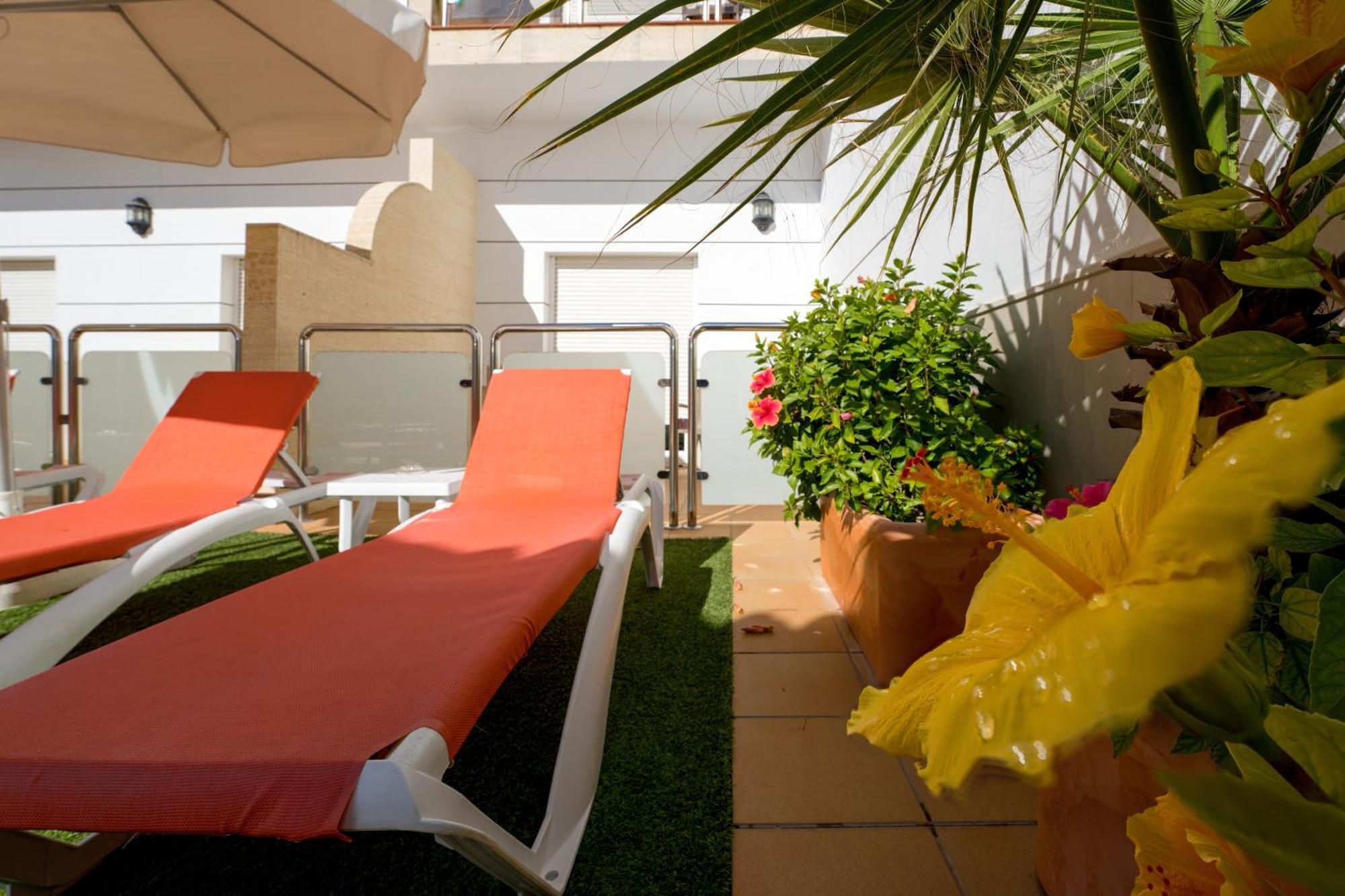 Hotel Apartamentos Loto Conil コニル・デ・ラ・フロンテラ エクステリア 写真