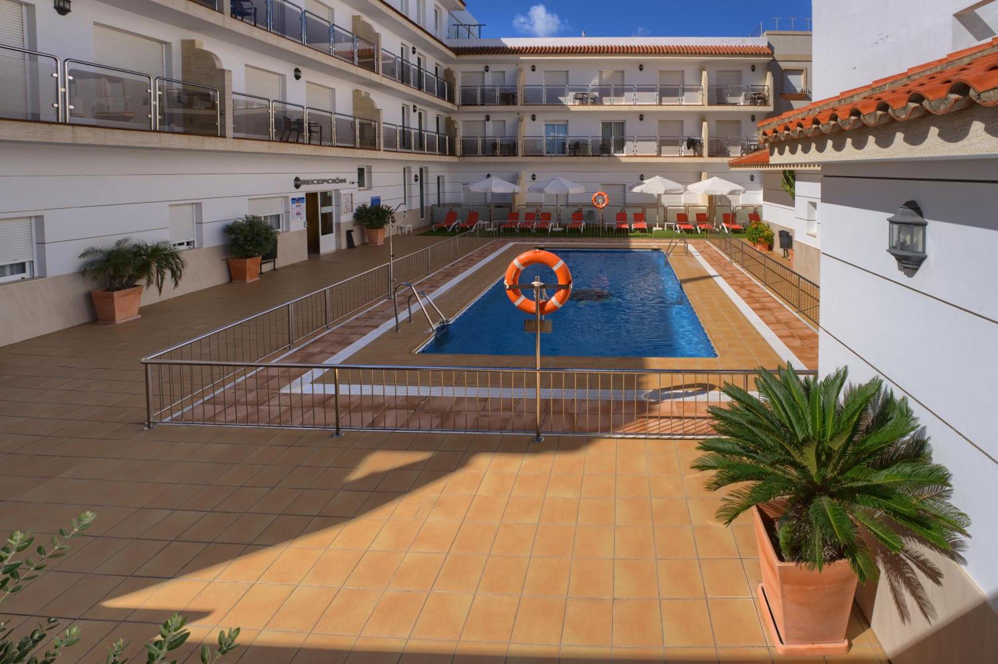 Hotel Apartamentos Loto Conil コニル・デ・ラ・フロンテラ エクステリア 写真
