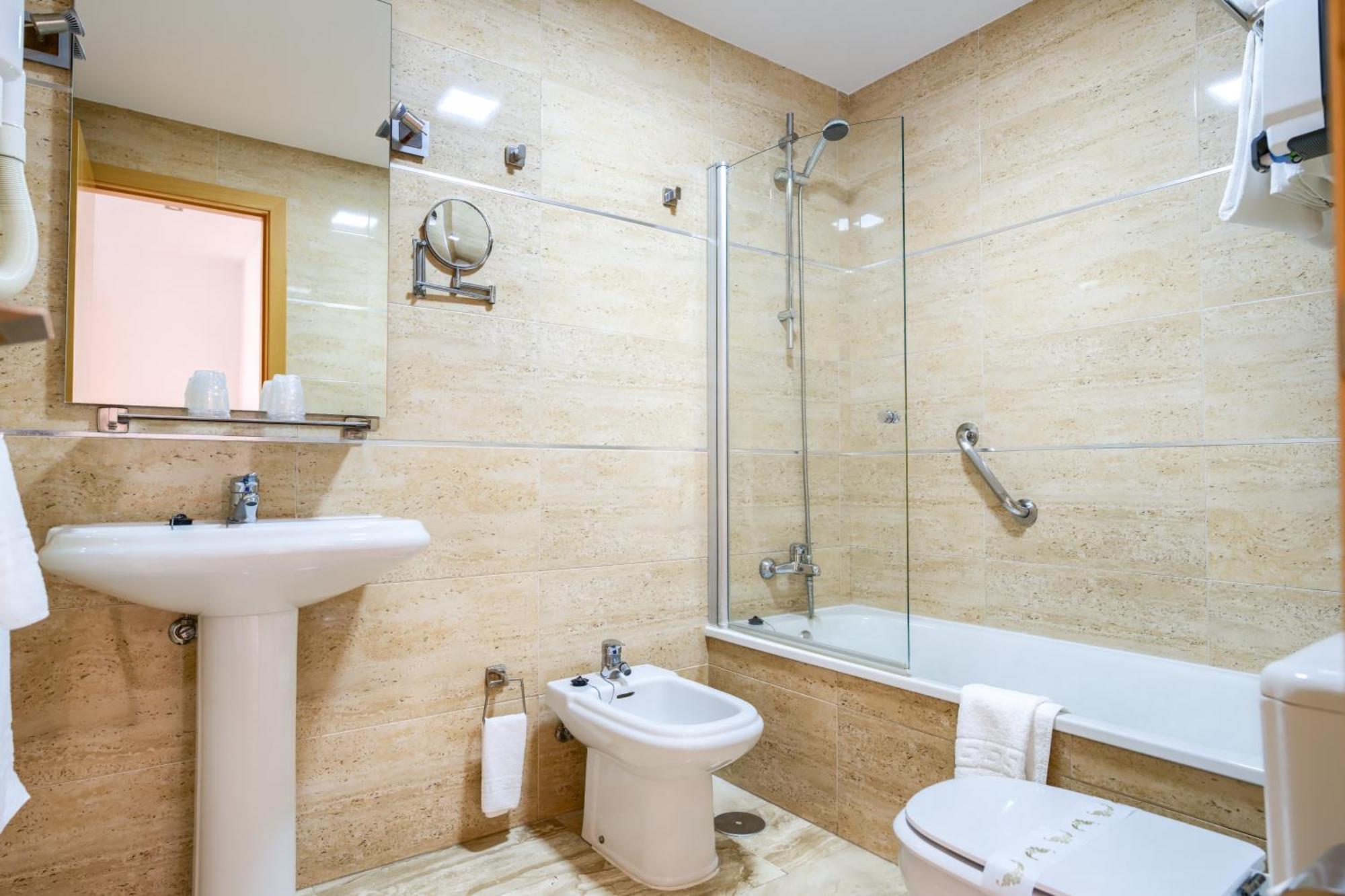 Hotel Apartamentos Loto Conil コニル・デ・ラ・フロンテラ エクステリア 写真
