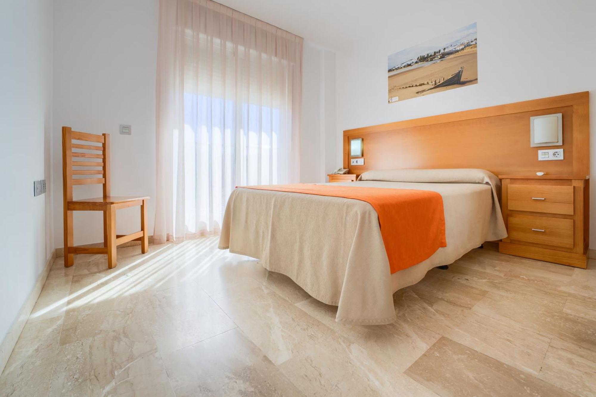 Hotel Apartamentos Loto Conil コニル・デ・ラ・フロンテラ エクステリア 写真