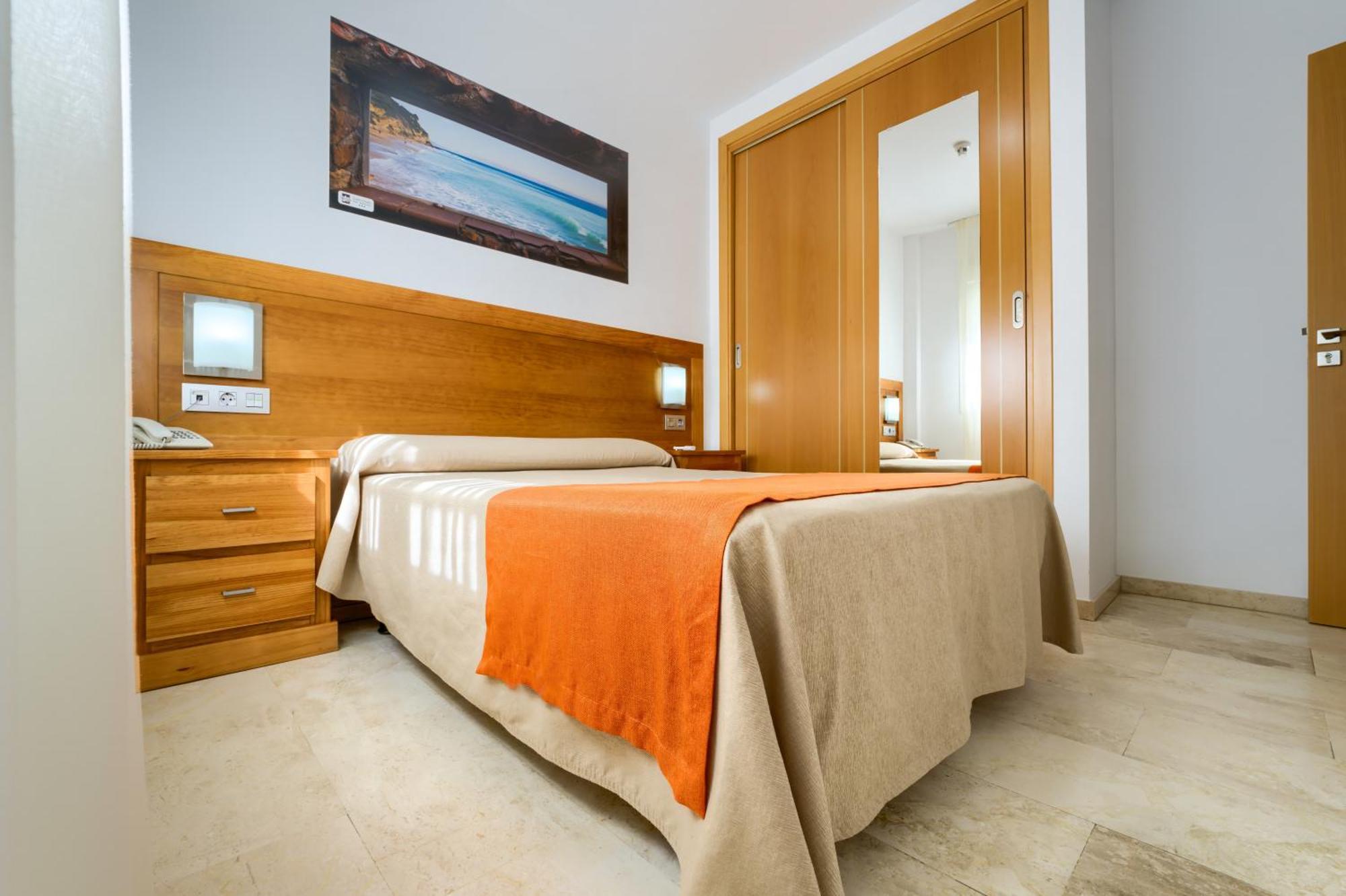 Hotel Apartamentos Loto Conil コニル・デ・ラ・フロンテラ エクステリア 写真