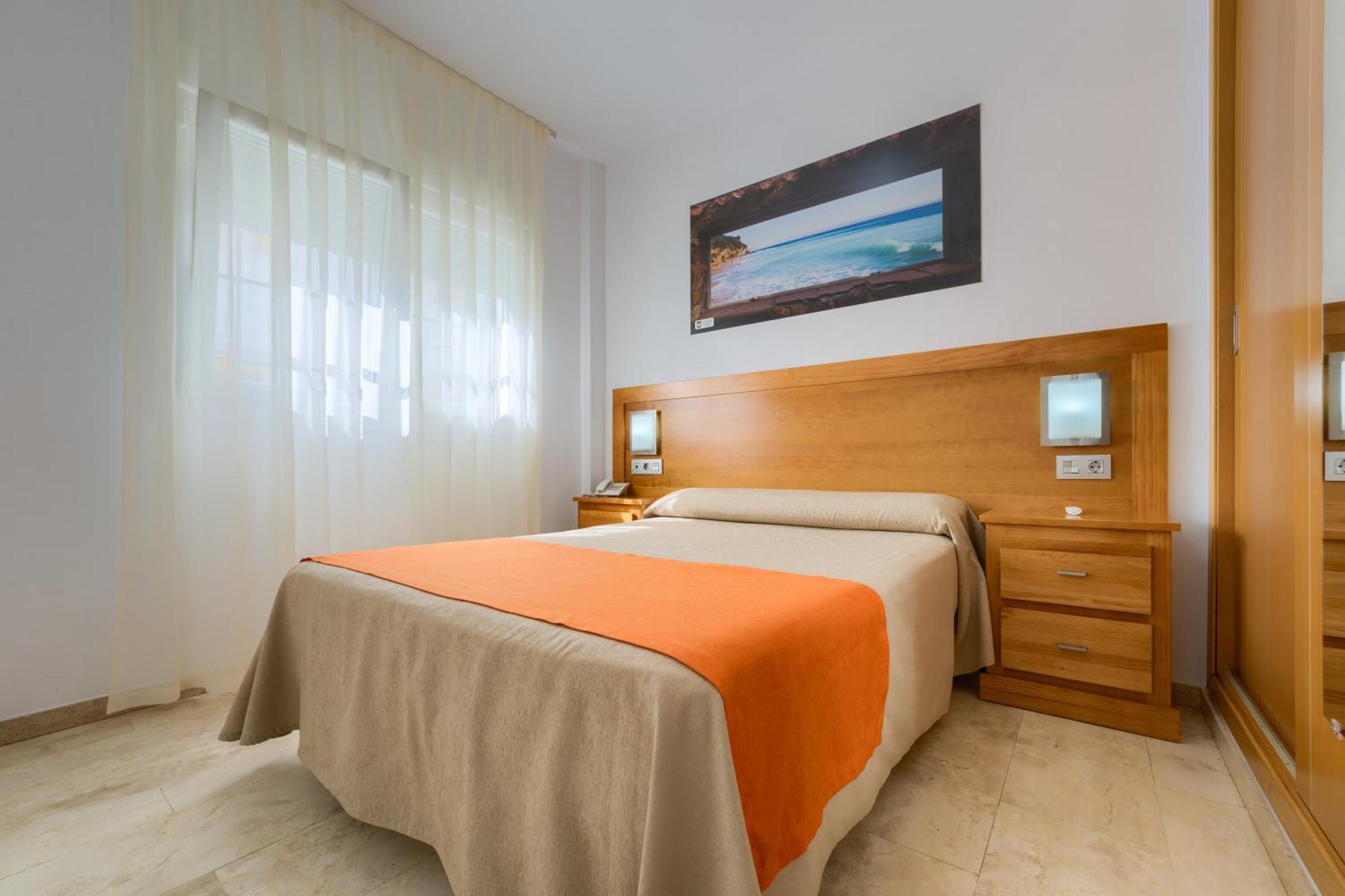 Hotel Apartamentos Loto Conil コニル・デ・ラ・フロンテラ エクステリア 写真