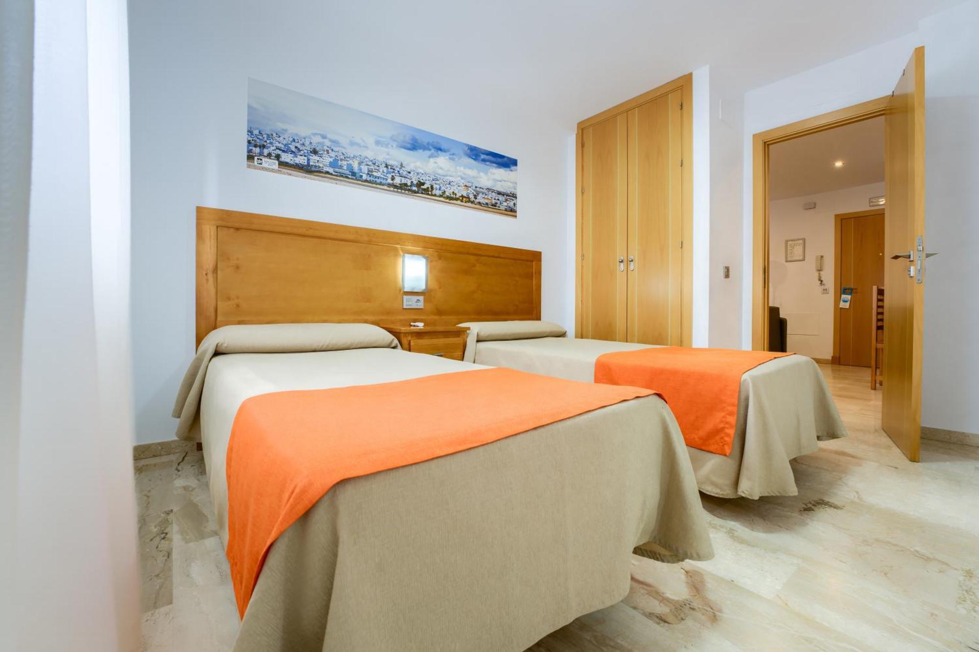 Hotel Apartamentos Loto Conil コニル・デ・ラ・フロンテラ エクステリア 写真