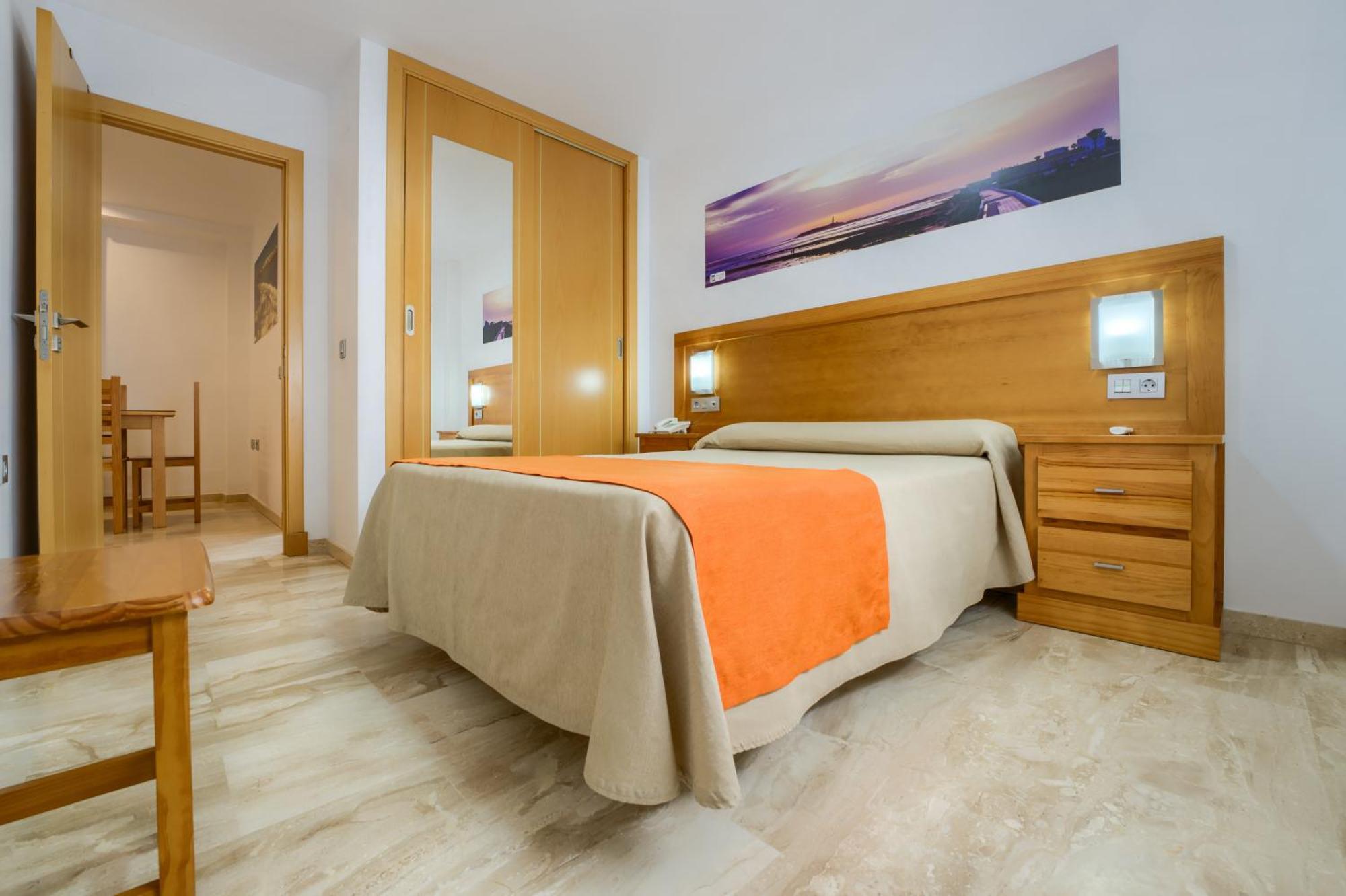 Hotel Apartamentos Loto Conil コニル・デ・ラ・フロンテラ エクステリア 写真