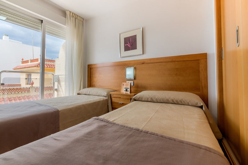 Hotel Apartamentos Loto Conil コニル・デ・ラ・フロンテラ エクステリア 写真