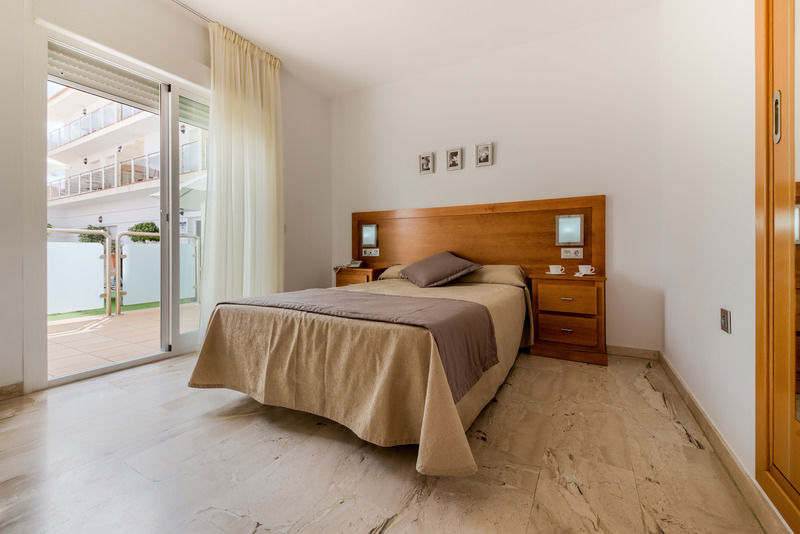 Hotel Apartamentos Loto Conil コニル・デ・ラ・フロンテラ エクステリア 写真