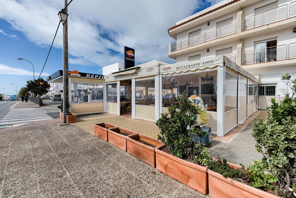 Hotel Apartamentos Loto Conil コニル・デ・ラ・フロンテラ エクステリア 写真