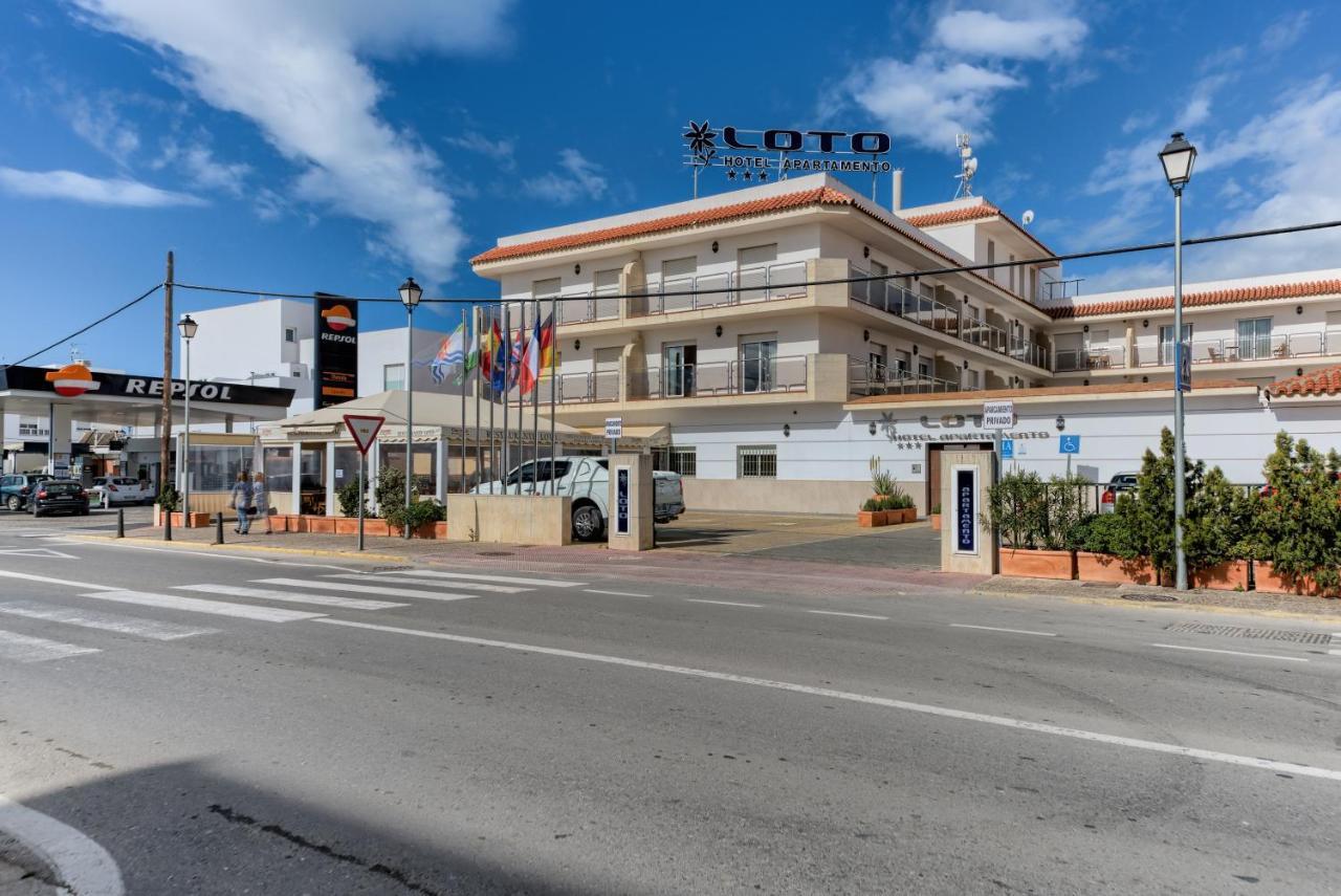 Hotel Apartamentos Loto Conil コニル・デ・ラ・フロンテラ エクステリア 写真